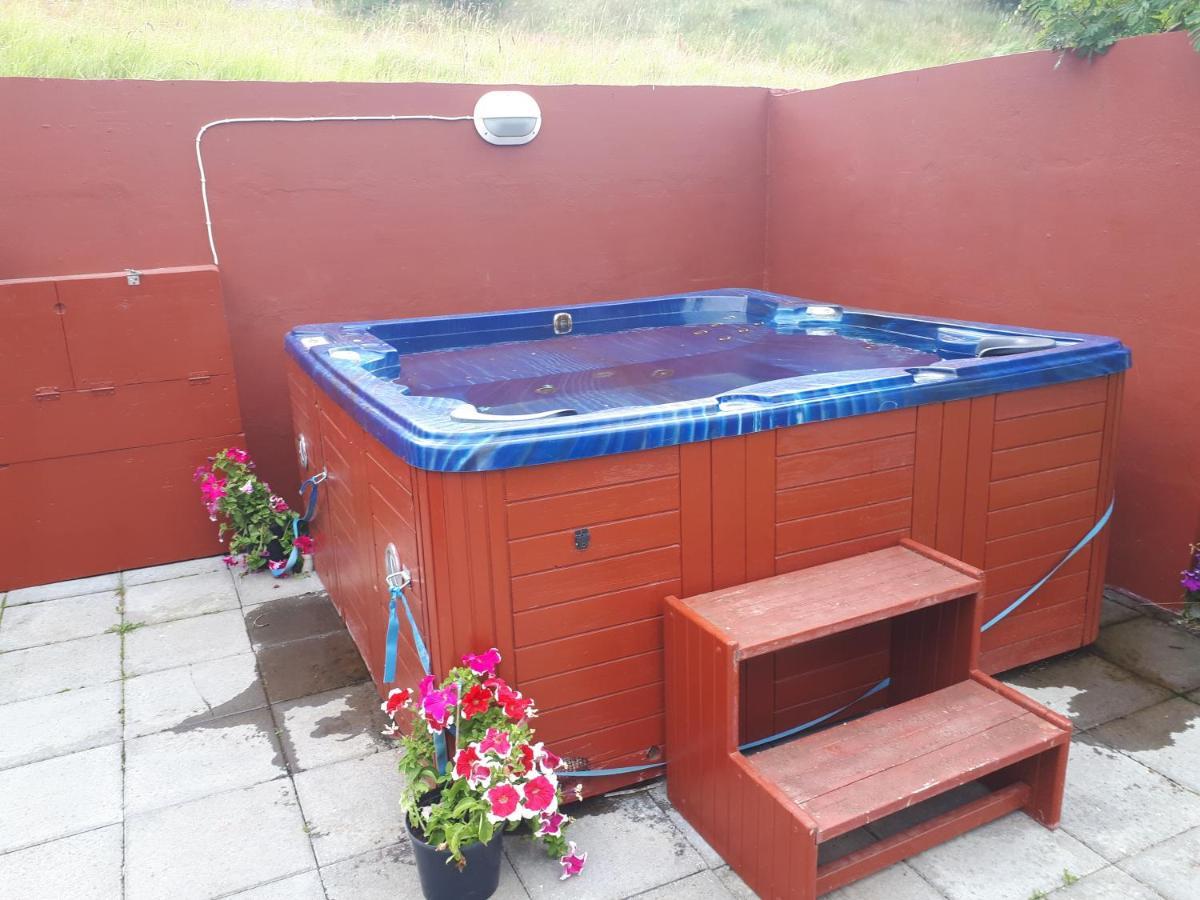 Brunalaug Guesthouse - Holiday Home Eyjafjaroarsveit エクステリア 写真