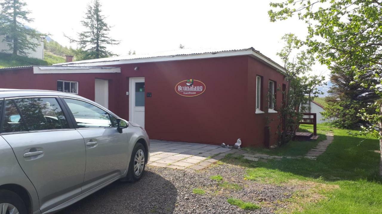 Brunalaug Guesthouse - Holiday Home Eyjafjaroarsveit エクステリア 写真